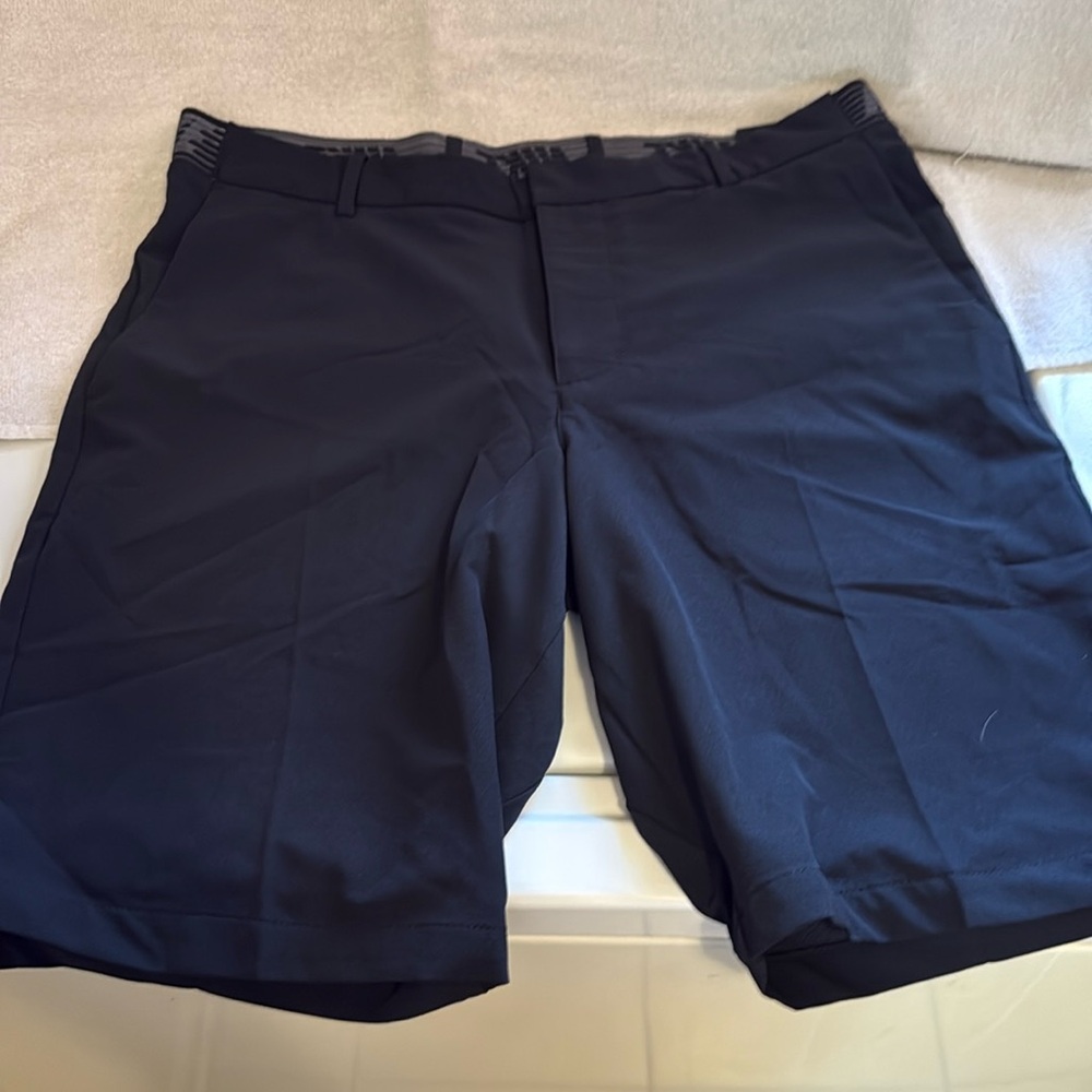 New Nike golf shorts